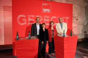 Martin Töben, Gertraud Gauer-Süß, Cornelia Füllkrug-Weitzel, Prof. Karl Wolmuth (v.li)